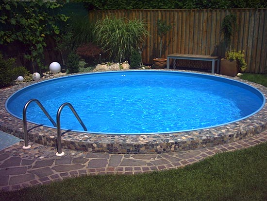 Moderný bazén na záhrade
